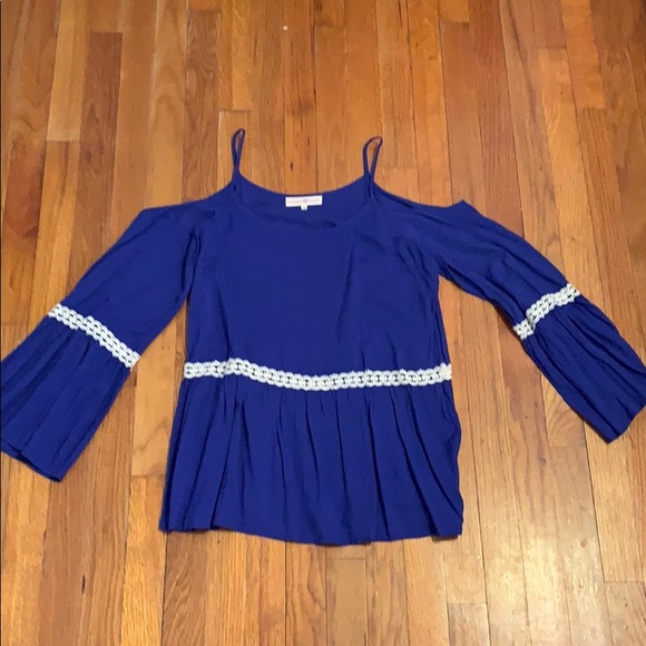 Altar'd State Tops - Altard state blue off should trap top